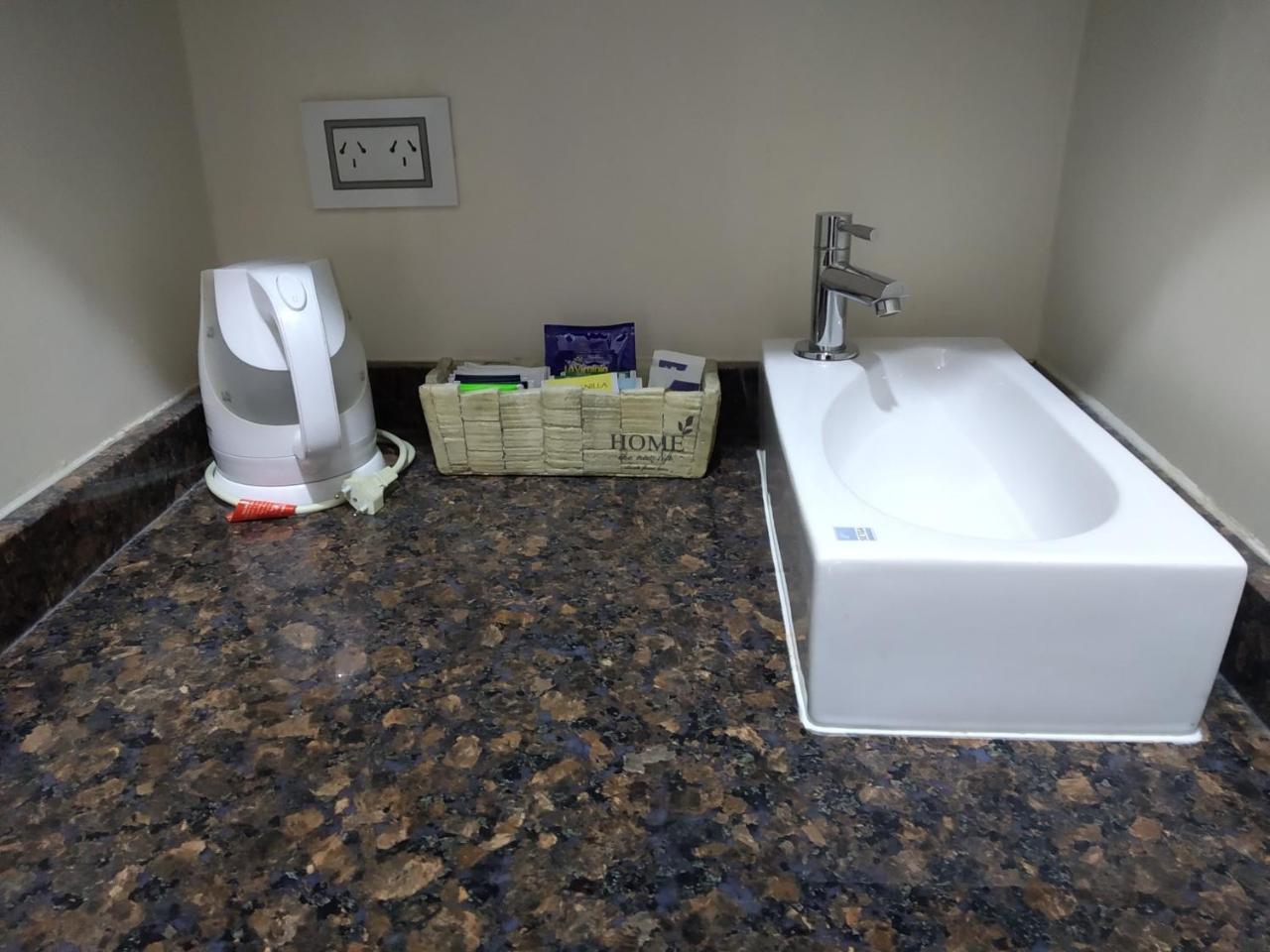 Del Angú Inn 3*